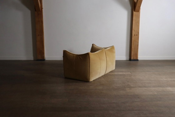 Le Bambole sofa in velvet By Mario Bellini For B&B Italia, 1970s, 2 seaters, Beige, Vintage (photo 4 of 17)
