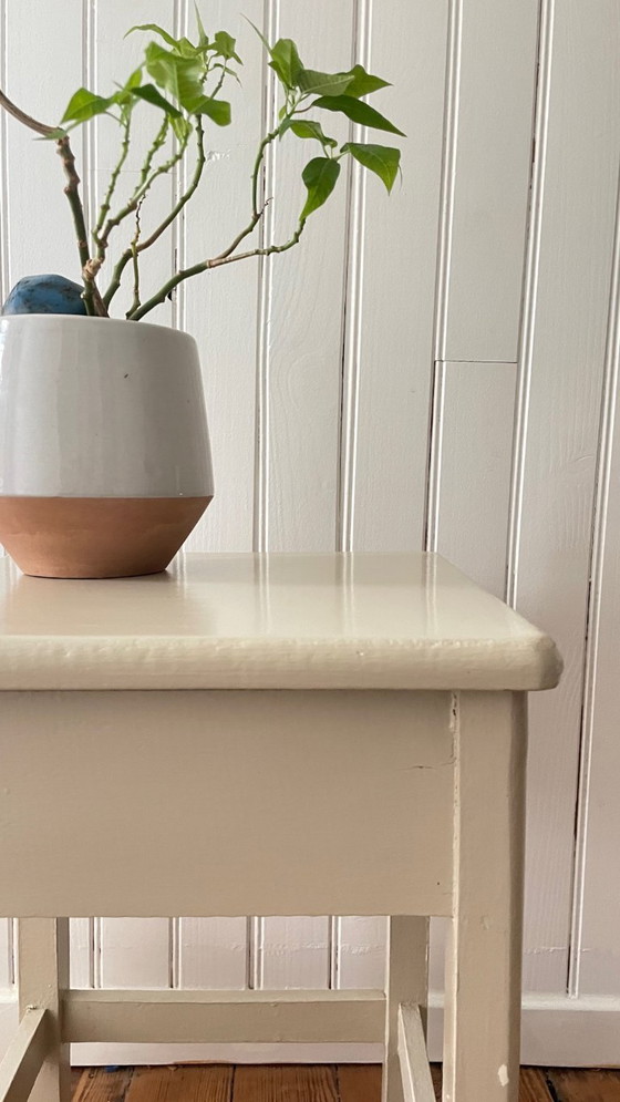 Image 1 of Sgabello vintage in legno verniciato beige
