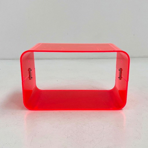 Fluo roze plexiglas bijzettafel, jaren 80