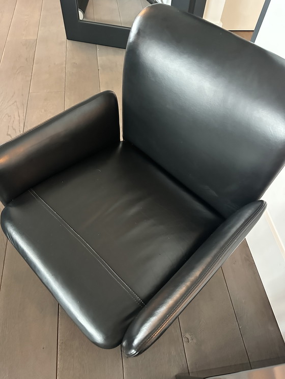 Image 1 of 10 sedie da pranzo in pelle Saporiti con braccioli: design italiano senza tempo