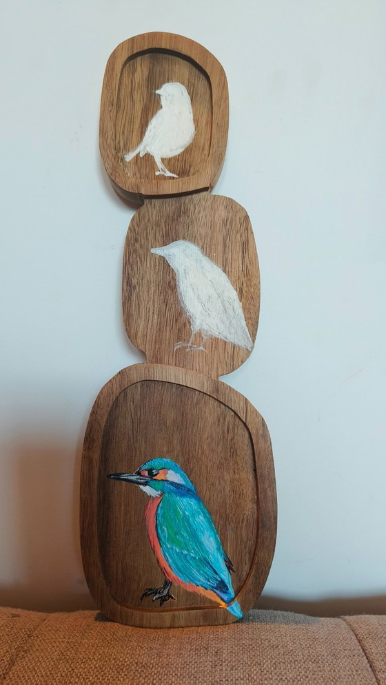 Image 1 of Mensola decorativa con tre uccelli colorati dipinti