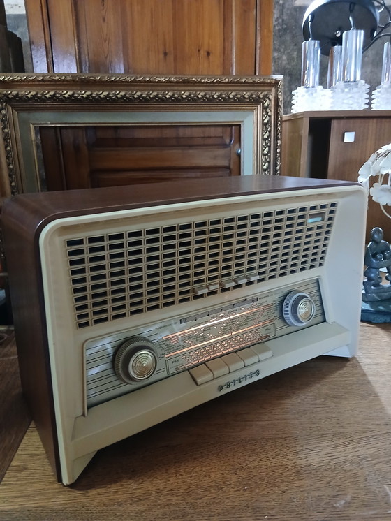 Image 1 of Old radio