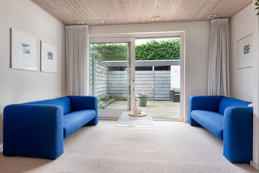 Set of 2 Gelderland design benches in cobalt blue, possibly Jan des Bouvrie