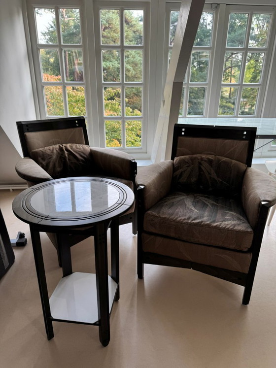 Zwei klassische Giorgetti Sessel und Beistelltisch – Holz, Glas (photo 4 of 5)