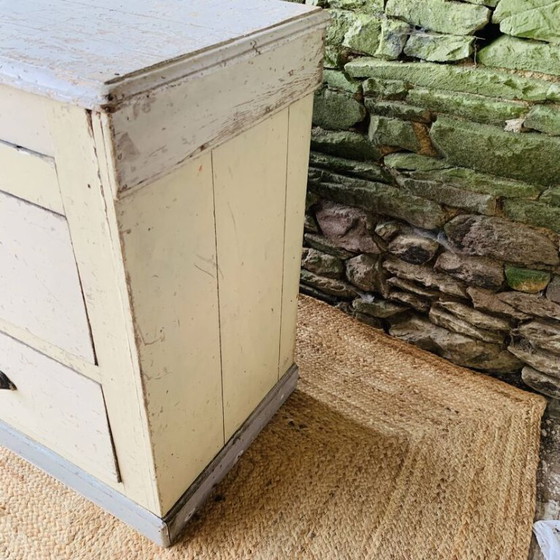 Image 1 of Dressoir / Ambachtelijk meubilair