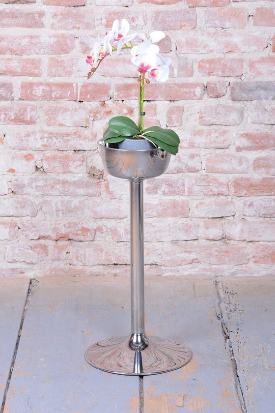 Restored Bauhaus Pedestal, Metal, Repolished, Czech, 1970s, Plant table, Chrome, Silver, Modern (photo 4 of 7)
