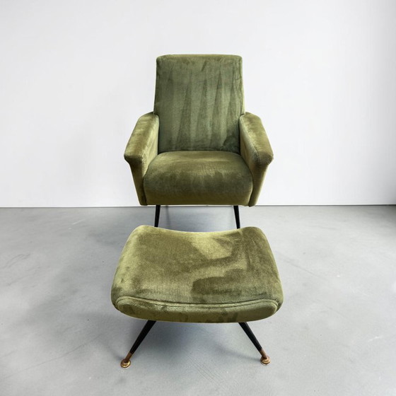 Image 1 of Set van twee vintage fauteuils uit de jaren 50 met bijpassende voetenbank.