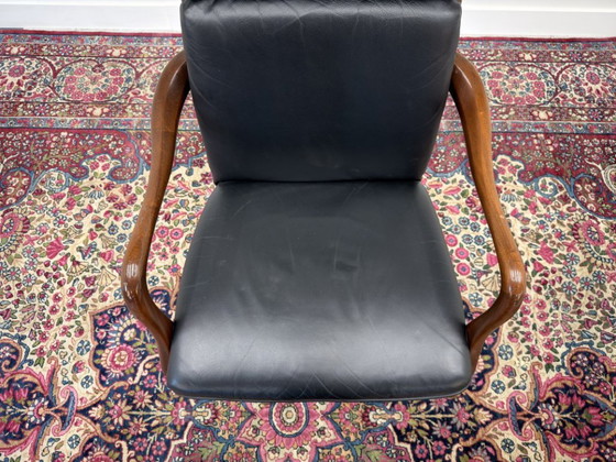Set Klassische englische Chesterfield Bürostühle – Leather, Wood (photo 9 of 11)