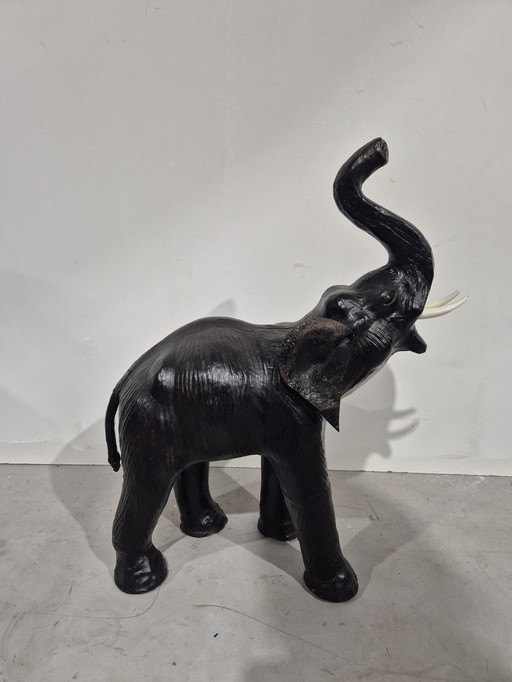 Elefante vintage in pelle in stile liberty