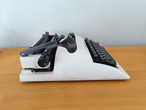 Image 1 of Macchina da scrivere Olivetti Lettera 12