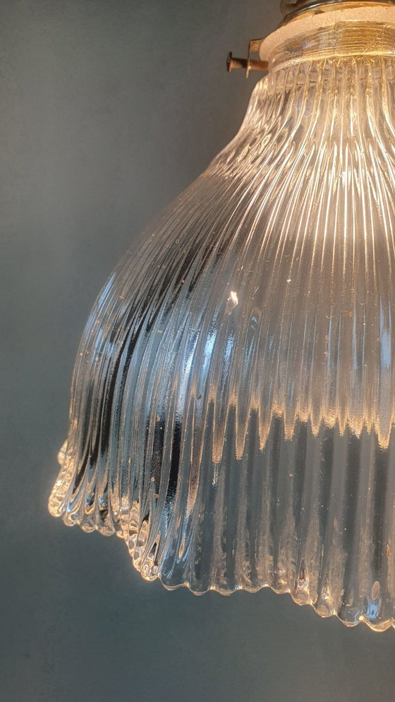 Image 1 of Lámpara colgante Holophane antigua, estilo Art Déco, de cristal fundido.