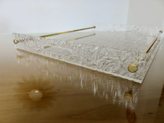 Image 1 of Zeer grote "Roche Bobois" schaal van lucite en messing, Frankrijk, 1970