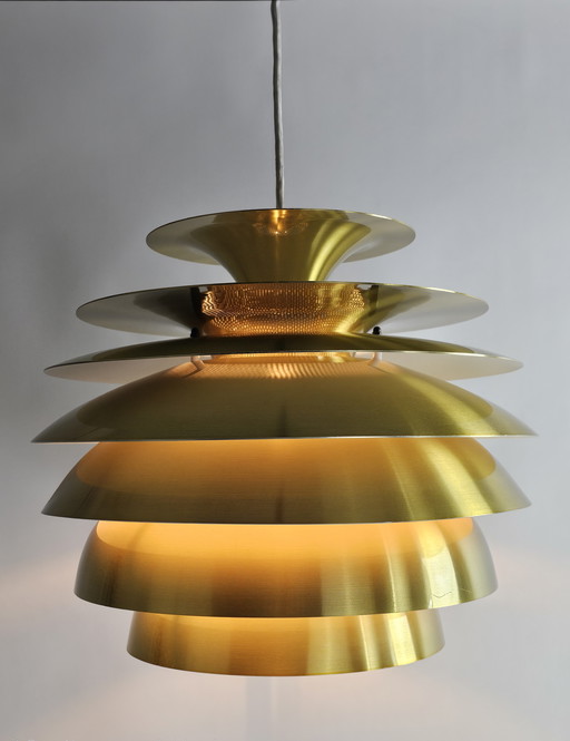 Lampada in ottone curva modello Karlby Barcelona