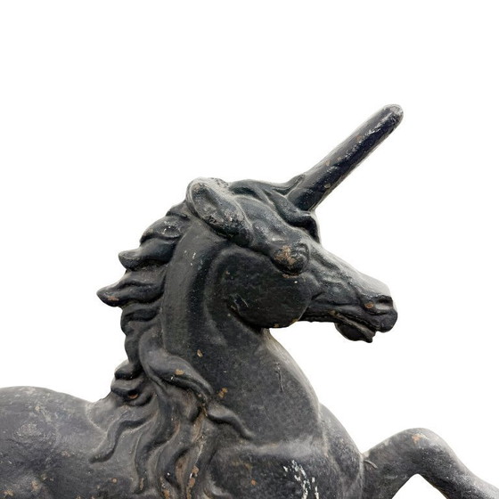 Image 1 of Paire de grattoirs à chaussures/chiens de cheminée anciens en fonte anglaise, représentant un lion et une licorne.