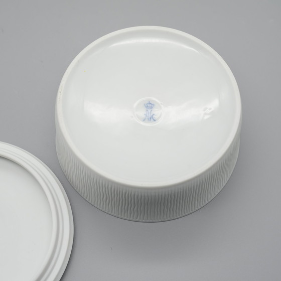 Image 1 of Decorativo AK Kaiser Bisque Porcelain Lid-Box Geometric Décor Vintage 60s MCM