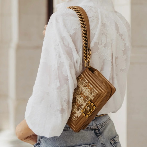 Chanel petit sac Boy à rabat en agneau matelassé métallique avec CC entrelacés – Sacs a bandouliere, Cuir (photo 5 of 16)