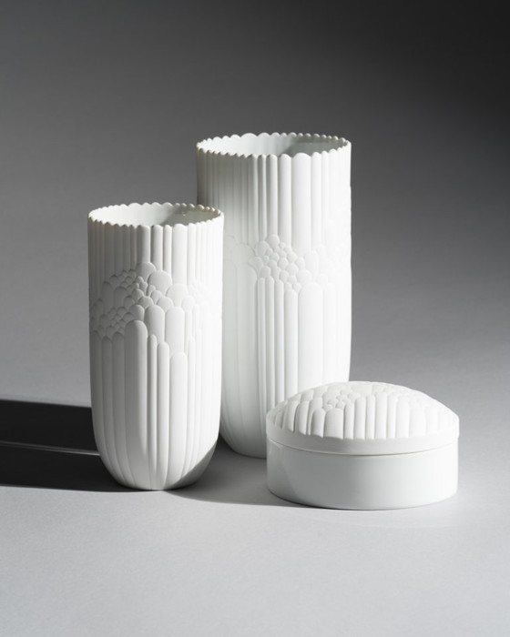 Image 1 of Rosenthal Anemone Porseleinen Trio Grote Vazen met Doos met Deksel van Rosemonde Nairac