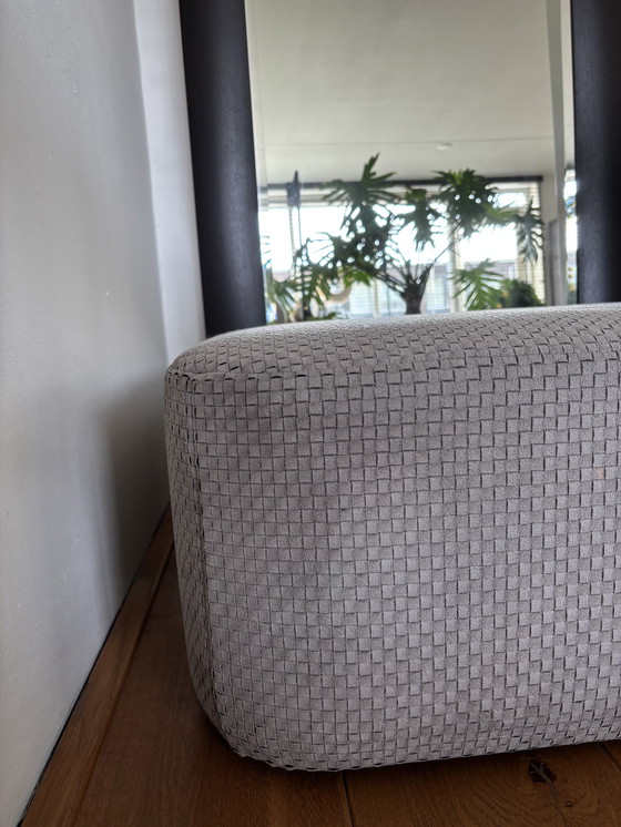 Image 1 of Pouf in pelle RAW Interiors 80 x 80