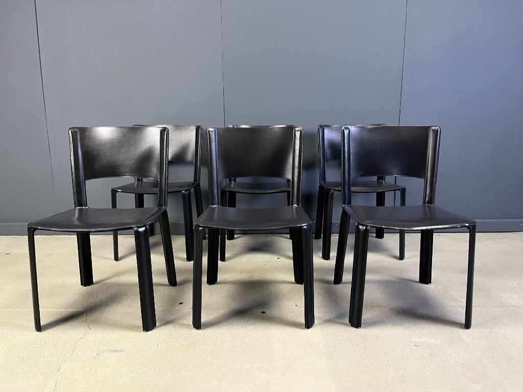 Chaises de salle à manger italiennes en cuir noir, 1980