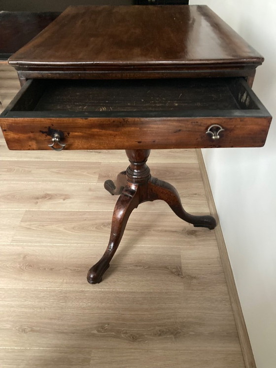 Image 1 of Mesa auxiliar de caoba inglesa