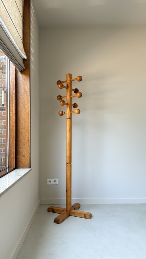 Vintage pine coat rack with spheres