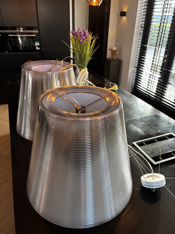 Image 1 of Juego de 2 lámparas colgantes Flos KTribe S3: un clásico del diseño. Precio del conjunto: 445 €.