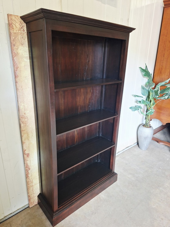 Image 1 of Dimensiones de la librería colonial de teca: 98 x 34 cm y 179 cm de alto.