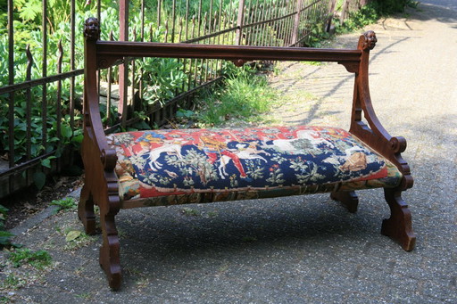 Banc d'église antique de 1800 avec gobelin médiéval brodé à la main