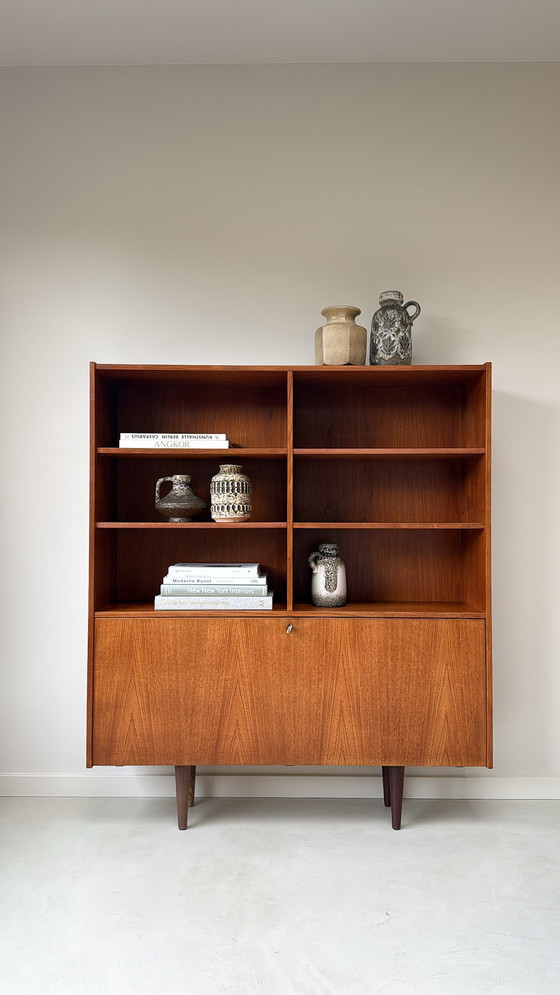 Image 1 of Mobiletto/libreria in legno d'epoca