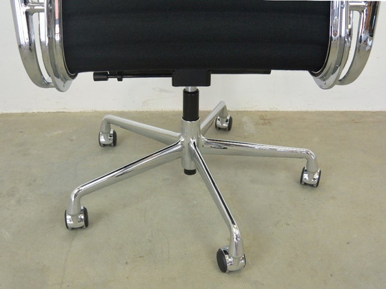 Sedia da ufficio Vitra Ea 117, Charles Eames – Sedie girevoli, Alluminio (photo 8 of 10)
