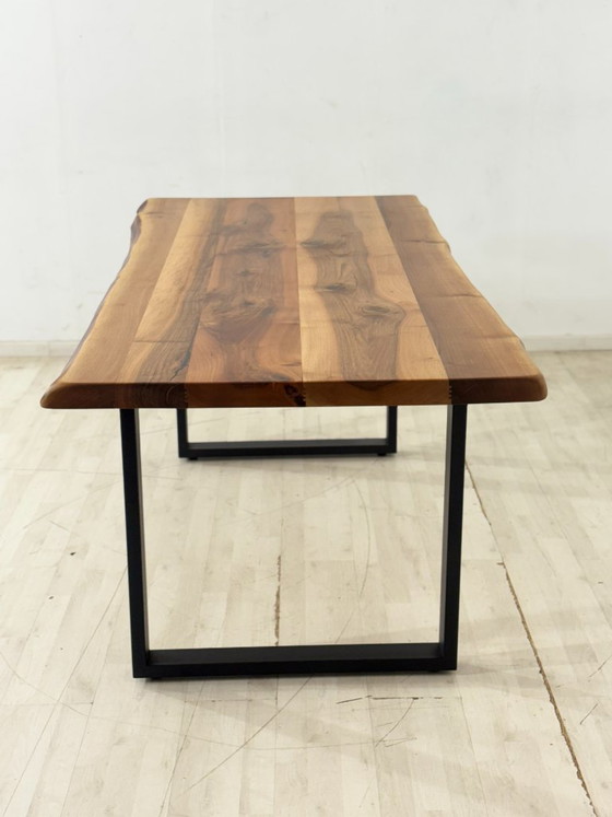 Image 1 of Massief houten eettafel van walnoothout / Tafel / Eettafel / Vergadertafel / Woonkamertafel / 199,5 cm breed