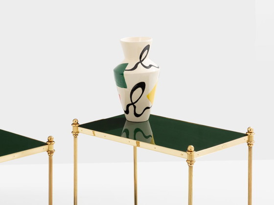 Image 1 of Coppia di tavolini laterali a due livelli Maison Jansen in ottone laccato verde, anni '70