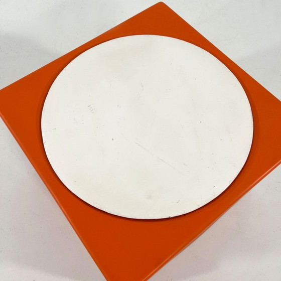 Image 1 of Oranje en witte kubusvormige kruk Il Kubile van MIM Roma, jaren 70