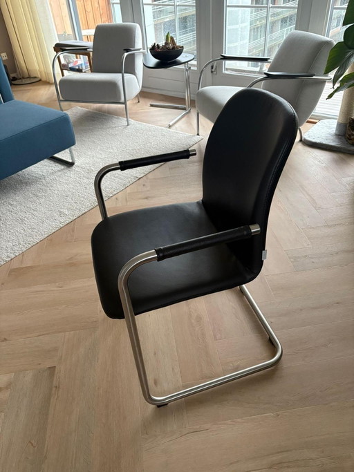 Bert Plantagie Anushka eetkamer stoelen. 