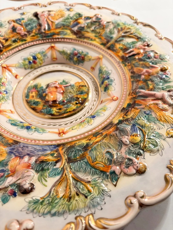 Large Capodimonte Porcelain Plate, Hand-Painted and Embossed, 1950s – Decorative Objects (photo 8 of 11)