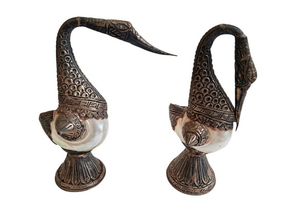 Image 1 of Exclusiva pareja de cisnes angloindios de concha y plata – 1950