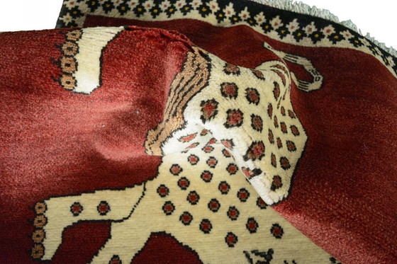 Image 1 of Hand-knotted nomadic rug with tiger motif - Shiraz 118 x 85 cm | Wool, red & beige