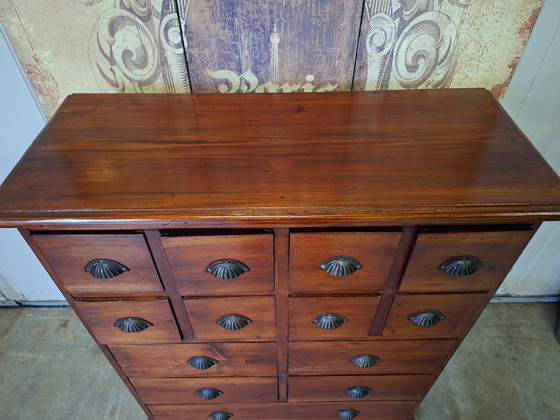 Image 1 of Robuuste teakhouten ladenkast, apothekerskast, archiefkast, mooi geleefde uitstraling  afm. 99x37cm en 105cm hoog.
