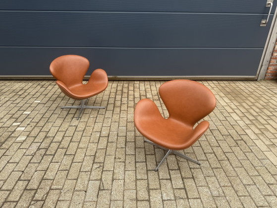 Image 1 of 2x Fritz Hansen Swan chair 1971 Cognac leder, NIEUWstaat!!