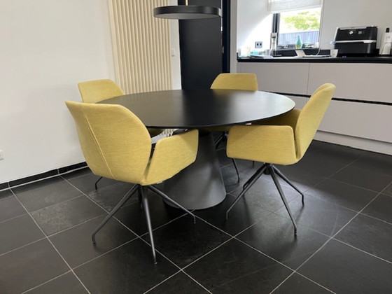 Image 1 of Mesa de comedor de MDF de diseño Italia con 4 sillas giratorias Mobitec