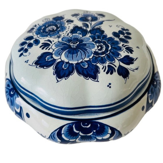Image 1 of Vintage Delft blue bonbonnière jewelry box Royal Delft 1950s