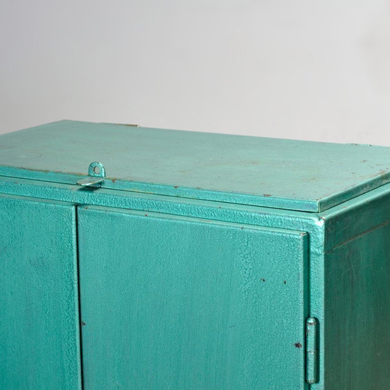 Image 1 of IJzeren industriële kast, jaren 70