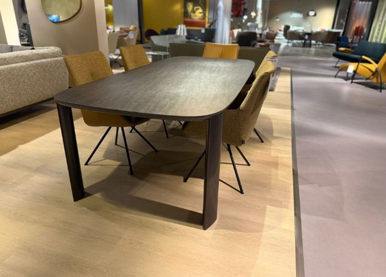 Image 1 of Leolux Tico Dining Table