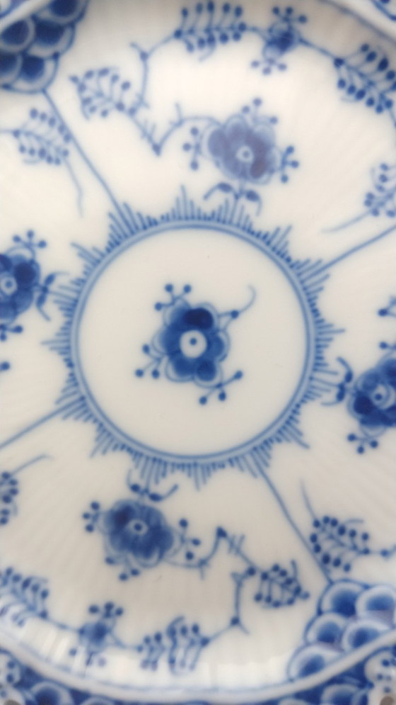 Image 1 of Plato pequeño de encaje doble acanalado azul Royal Copenhagen 1144