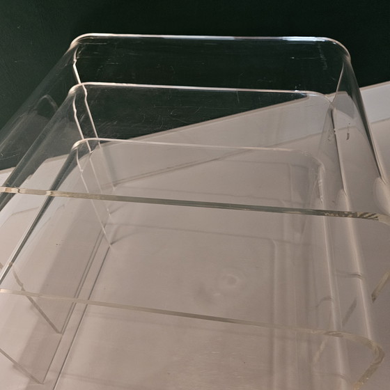 Image 1 of Lot de 3 tables d&#39;appoint vintage en plexiglas - Tables d&#39;appoint en verre acrylique incurvé transparent, Perspex transp