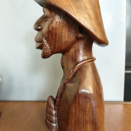 Image 1 of Buste vintage en bois sculpté à la main – Sculpture en bois massif – Art populaire du milieu du XXe siècle – 28 cm