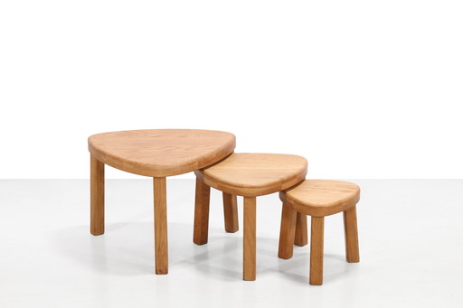 Ensemble de tables d'appoint triangulaires en chêne Brutalist
