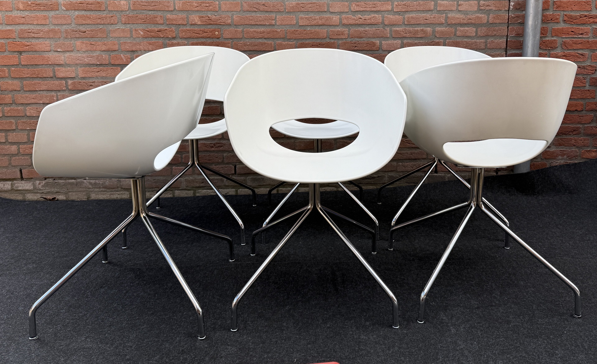 Sintesi Orbit Large Chair White | €540 | Whoppah