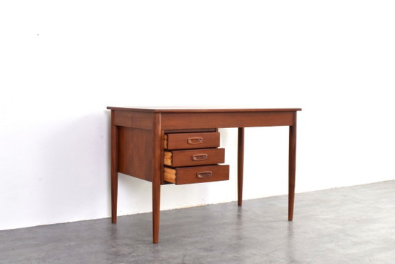 Escritorio danés de teca de estilo moderno de mediados de siglo, década de 1960. – Wood (photo 11 of 16)