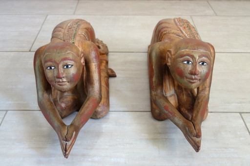 Twee beelden van boeddhistische monniken in gebed, 19e eeuw, Birma